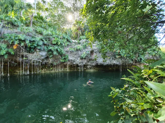 Cenote La Orquídea
