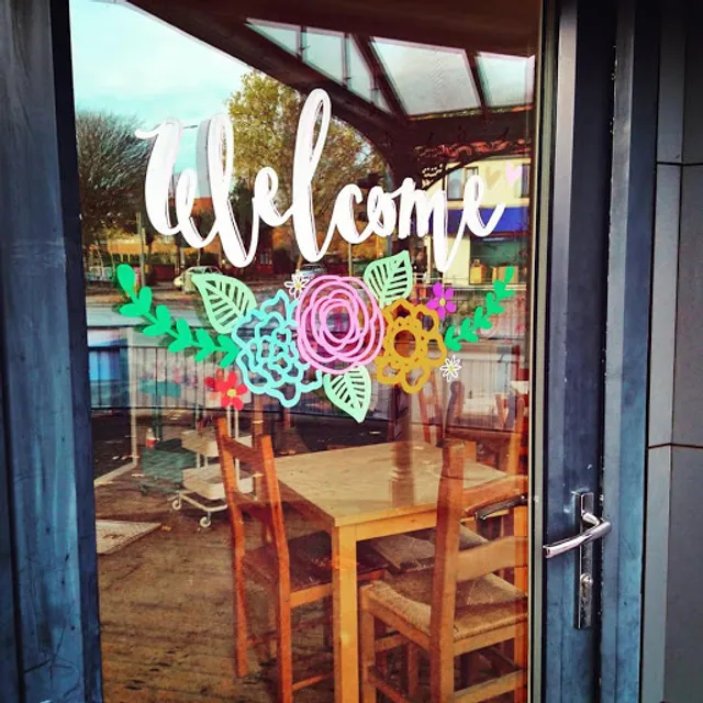 Minikin Paint a Pot Family Art Studio