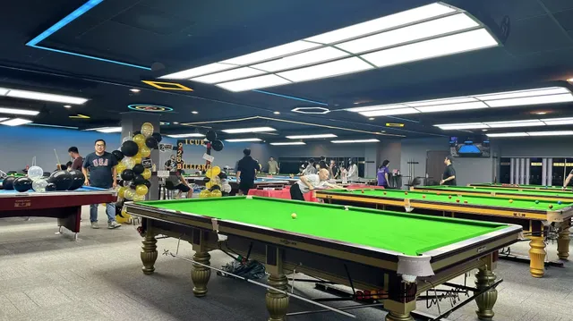 iCue Billiards Club