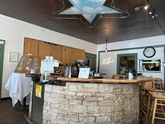 Lake and Lantern Cafe