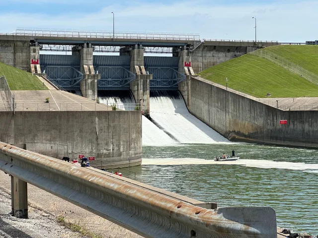 Lake Shelbyville Dam