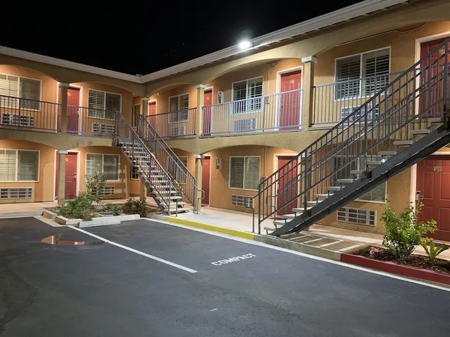 Desert Inn Motel