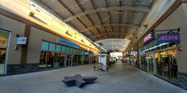 Outlet Collection at Niagara