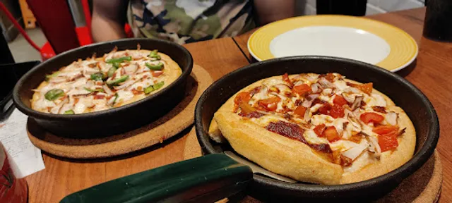 Pizza Hut | Parvatpatiya, Surat
