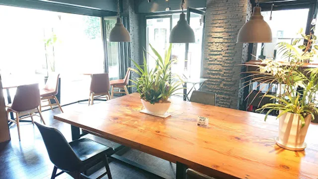 KEY’S CAFÉ 緑園都市店