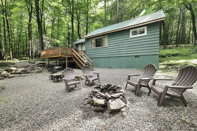 Cozy Lake Cabin 3 with Boatdock