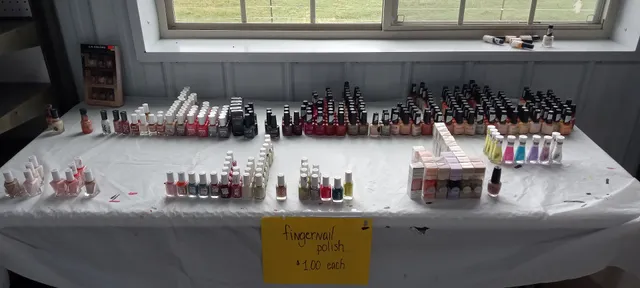 Da Ess-Sach Blatz (The Food Place) Discount Grocery