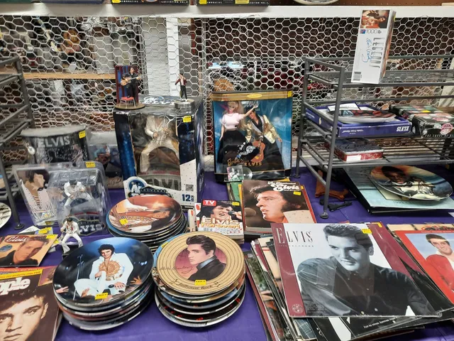 Bo-Mar Hall Antiques & Collectibles