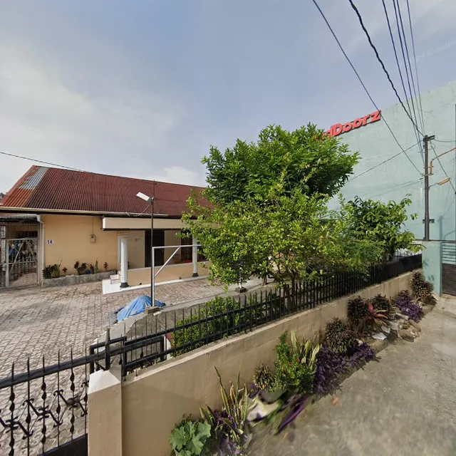 RedDoorz near Brastagi Supermarket Medan