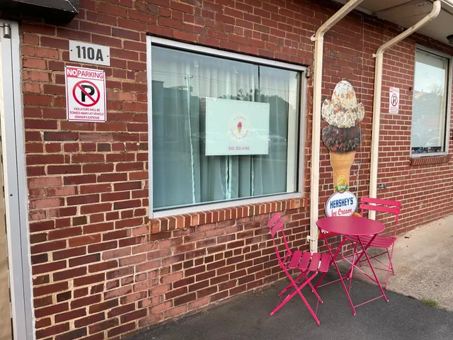 2 Scoops Sweets & Treats