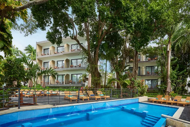 Cristalino, Lagoon front hotel, restaurant & spa