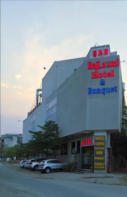 RAJLAXMI HOTEL (Free PickUp & Drop Airport 24 HRS)