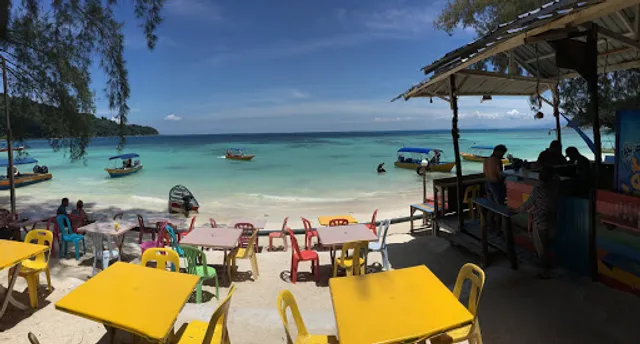 B'first Accomodation and Cafe