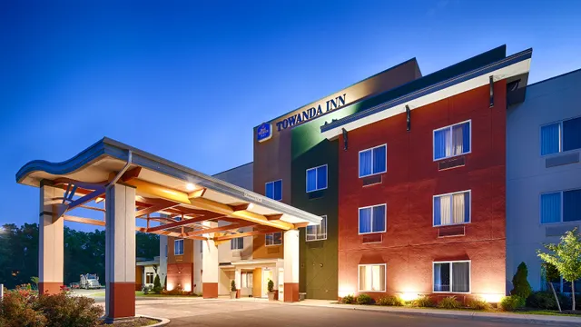 Paradise Inn & Suites