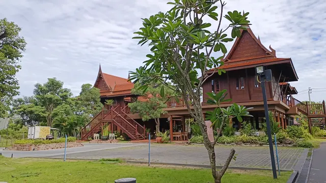 Baan Suanprasong Resort