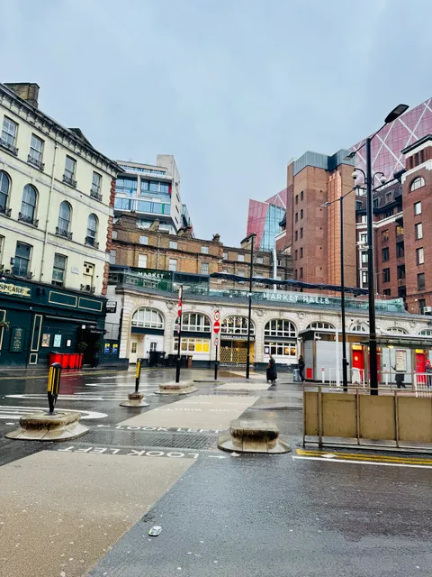 Victoria Train Station