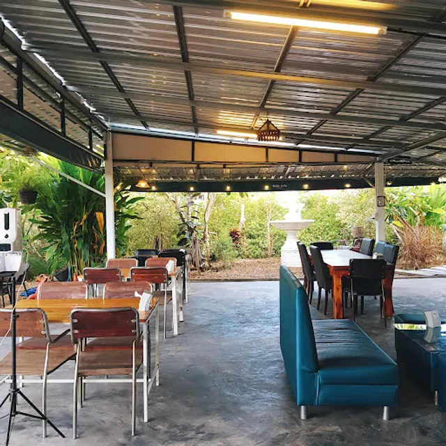 ร้านนายน้อยก๋วยเตี๋ยวริมน้ำบ้านชัช