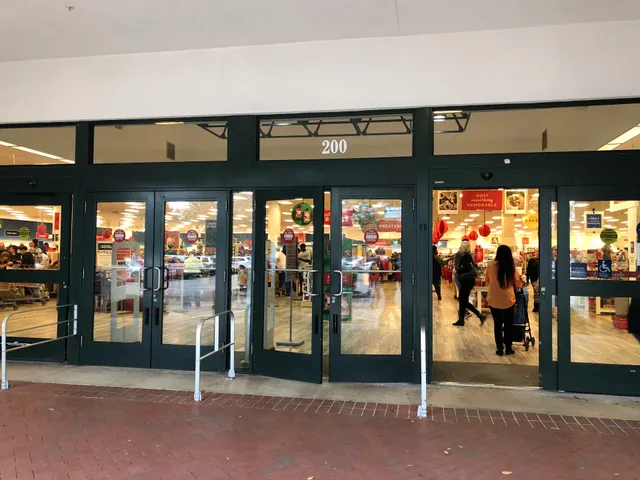 Marshalls & HomeGoods