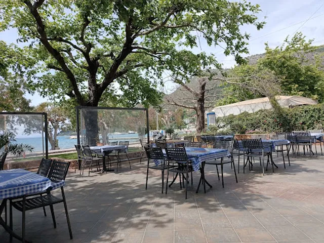 Taverna ''Sinantisi''