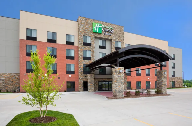 Holiday Inn Express & Suites Davenport by IHG