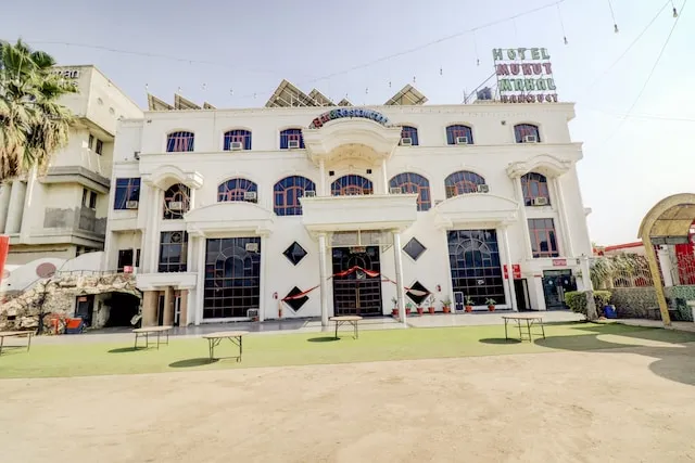 Hotel O Mukut Mahal