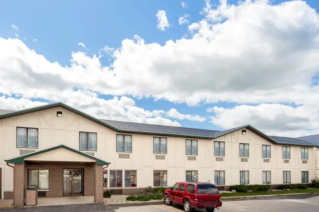 Delavan Inn And Suites