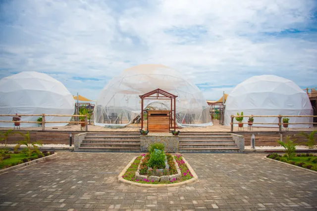 The Pier Restaurant & Lounge