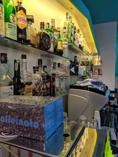 FANTASY COCKTAIL BAR