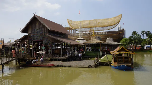 Pattaya Floating Market Gate No.4