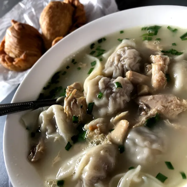 Kap Esing's Pancit Molo