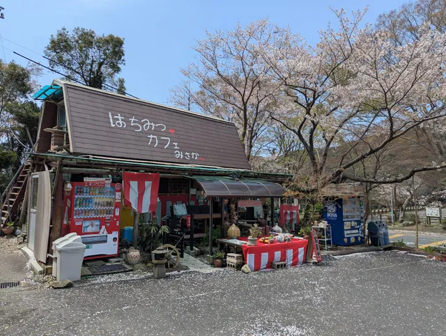 Beeカフェ みさか