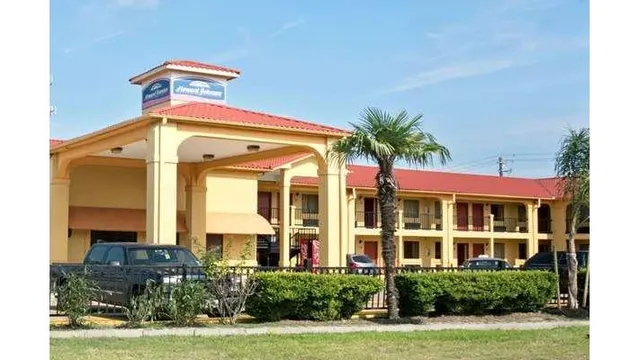 Howard Johnson by Wyndham Houston Heights/Downtown