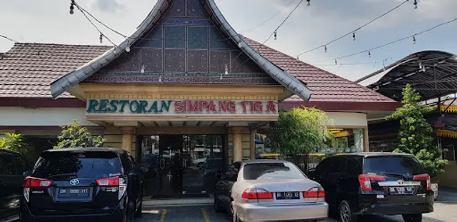 Restoran Simpang Tiga (Medan Monginsidi)