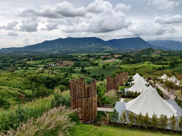 วิธา เขาค้อ Vitha Khaokho Wonderfield