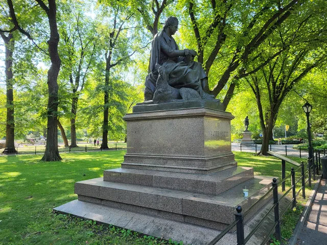 Sir Walter Scott Statue