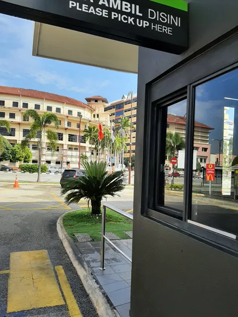 McDonald's Kuantan Riverfront DT