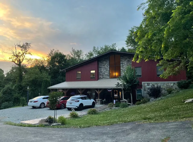 Seams Like Home Bed & Breakfast