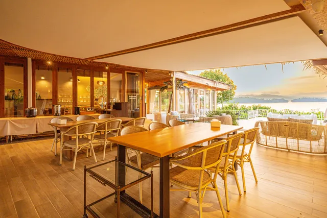 Lake View Restaurant and Bar