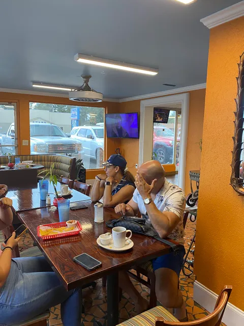 Pupuseria y Taqueria Sin Fronteras