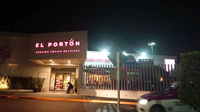 Portón Plaza Oriente