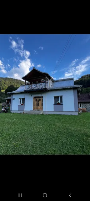 Kotedzh "Karpat·sʹkyy Dvir"