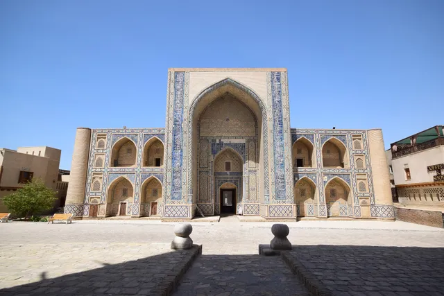 Abdulaziz Khan Madrassah