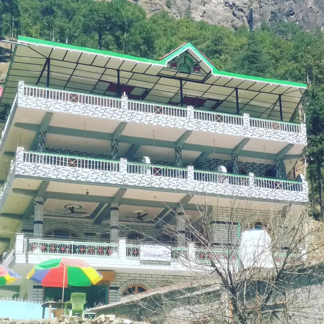 OYO 36433 Royal Star Cafe