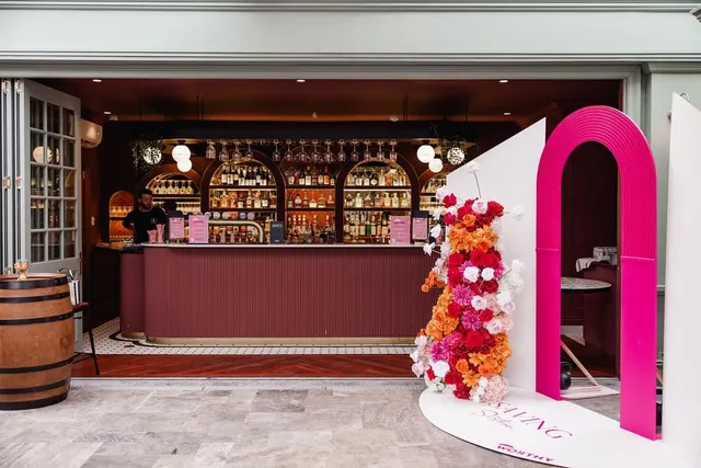 Robert’s on Oxford