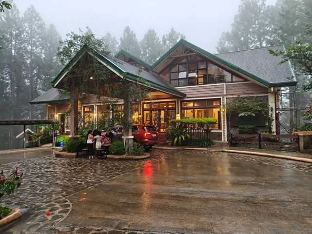 Pinegrove Mountain Lodge