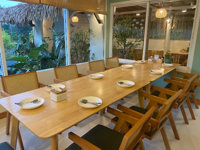 Hidden Hut Cafe & Eatery