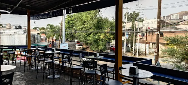 Micheland Universibar