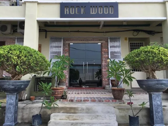 Rock Wood Hotel