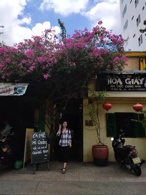 Tiệm cơm, cafe Hoa Giấy