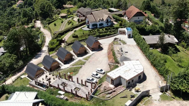 Pousada Grom's Village - Campos do Jordão-SP